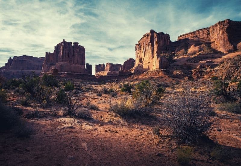 best hikes in canyonlands national park - featimg