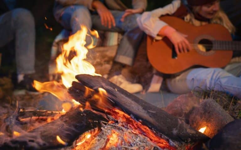 21-great-campfire-songs-to-sing-on-your-next-rv-trip