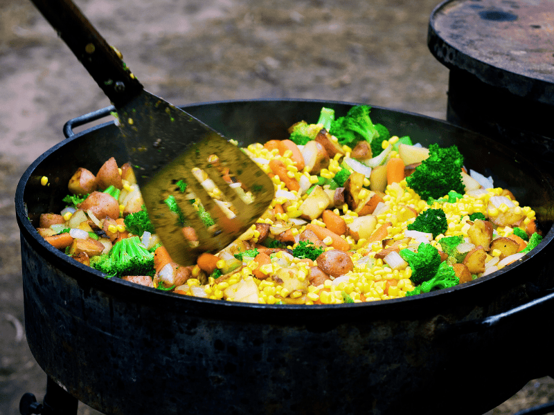 dutch oven camping meals - featimg